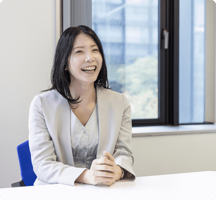 仲間に語りかける社員