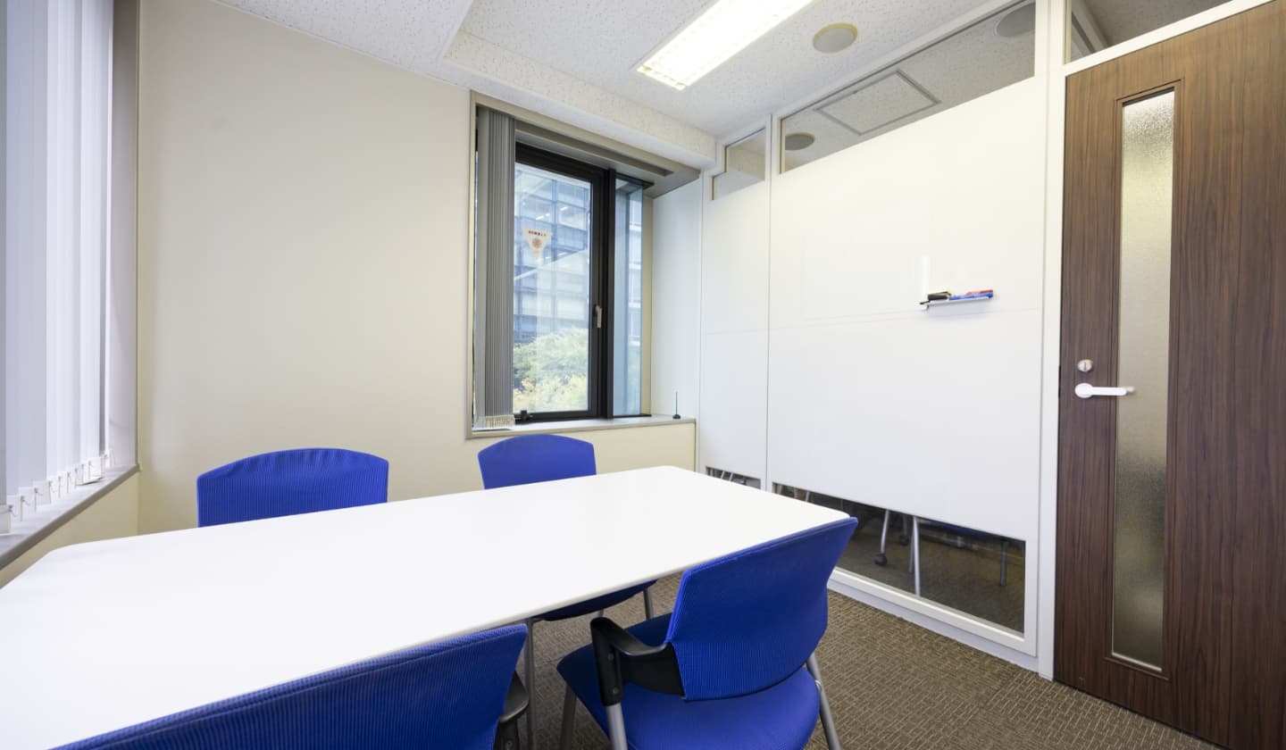 経理サポートスタッフの本社にある会議室②