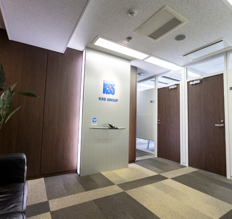 経理サポートスタッフ本社の入口