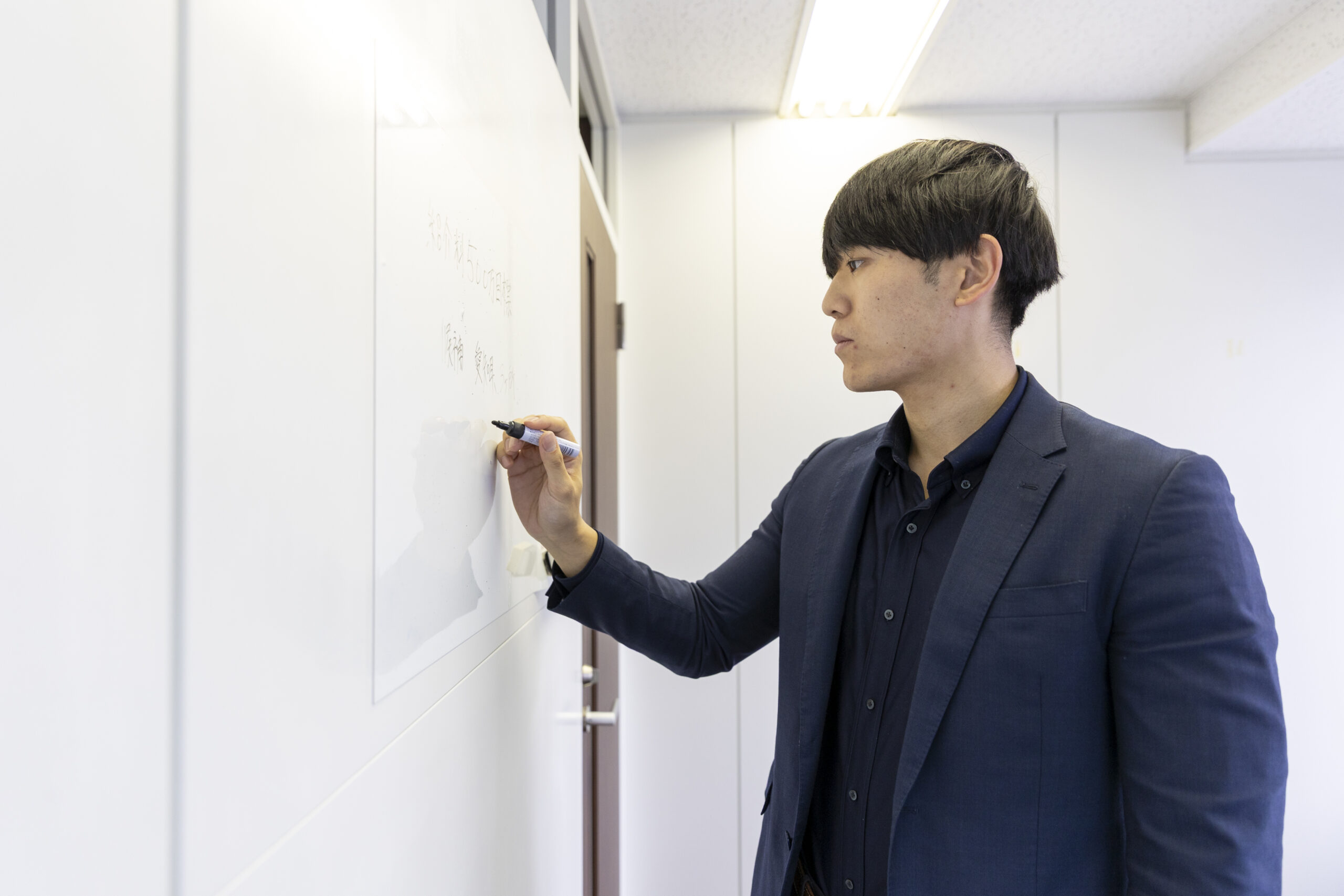 成長する社会人の共通点を探せ！市場価値が伸びる人・止まる人の境界線